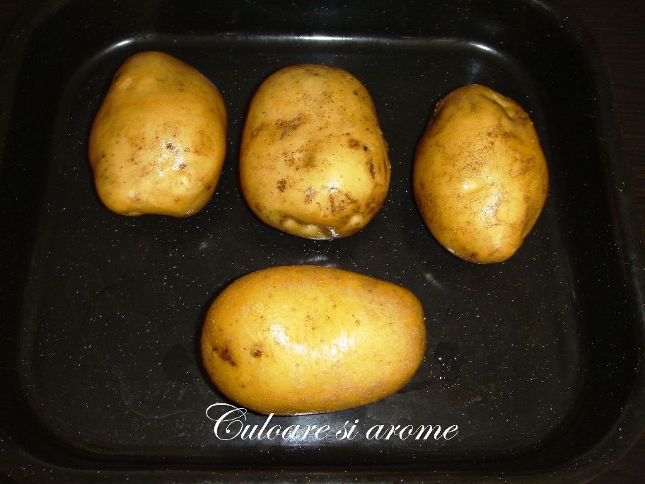 Cartofi umpluti la cuptor